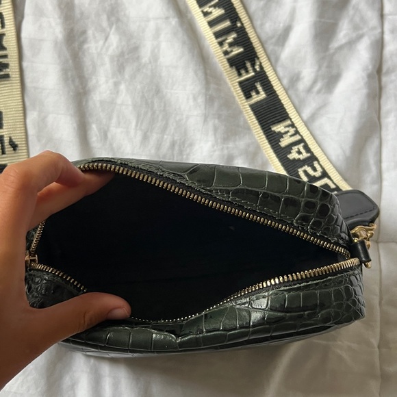 CLARE V Croc-Embossed Crossbody Bag - Picture 4 of 5